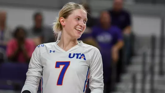 alli wells smiling