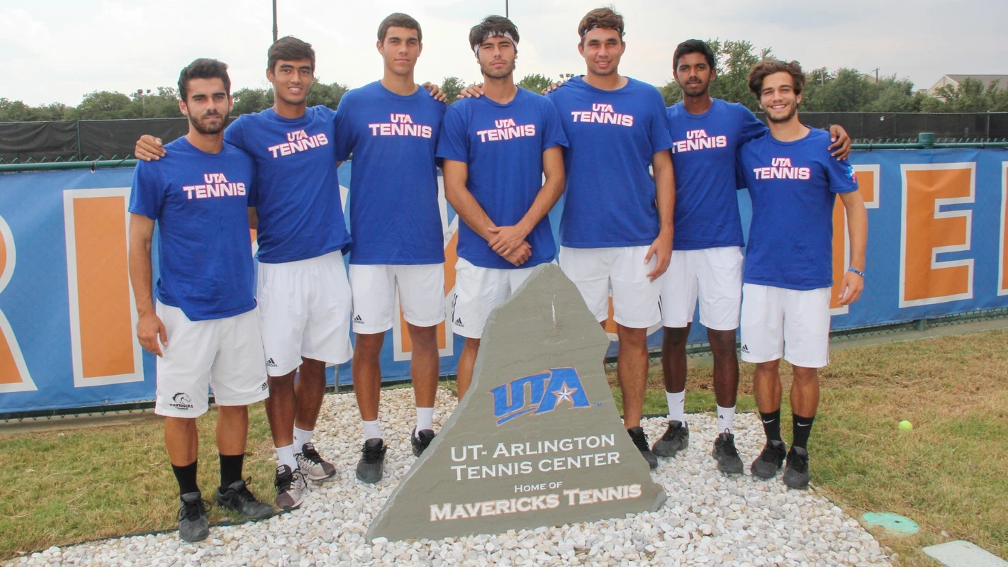 2017-18 men's tennis team photo