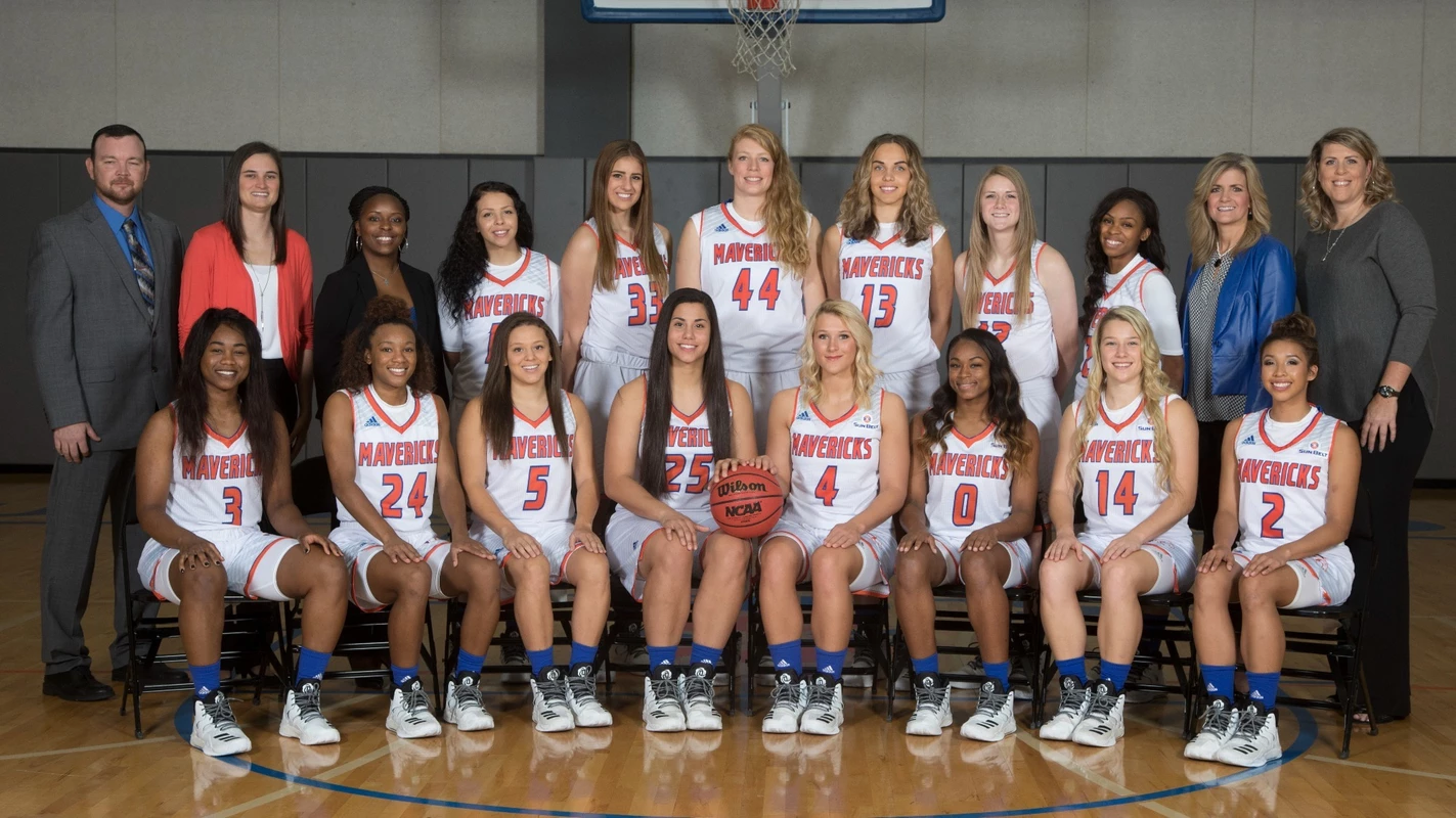 2016-17 wbb team photo