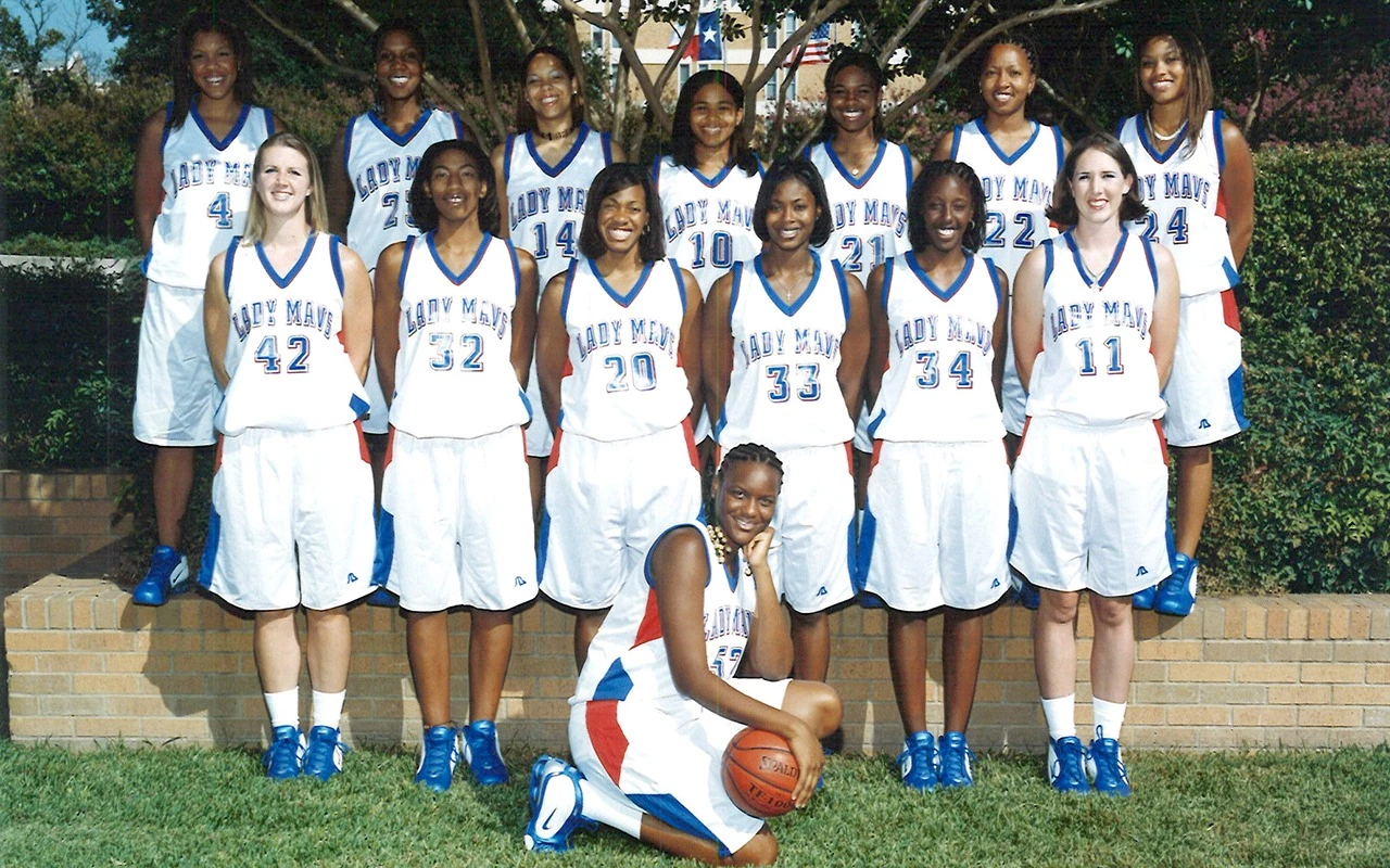 2002-03 WBB team photo alternate