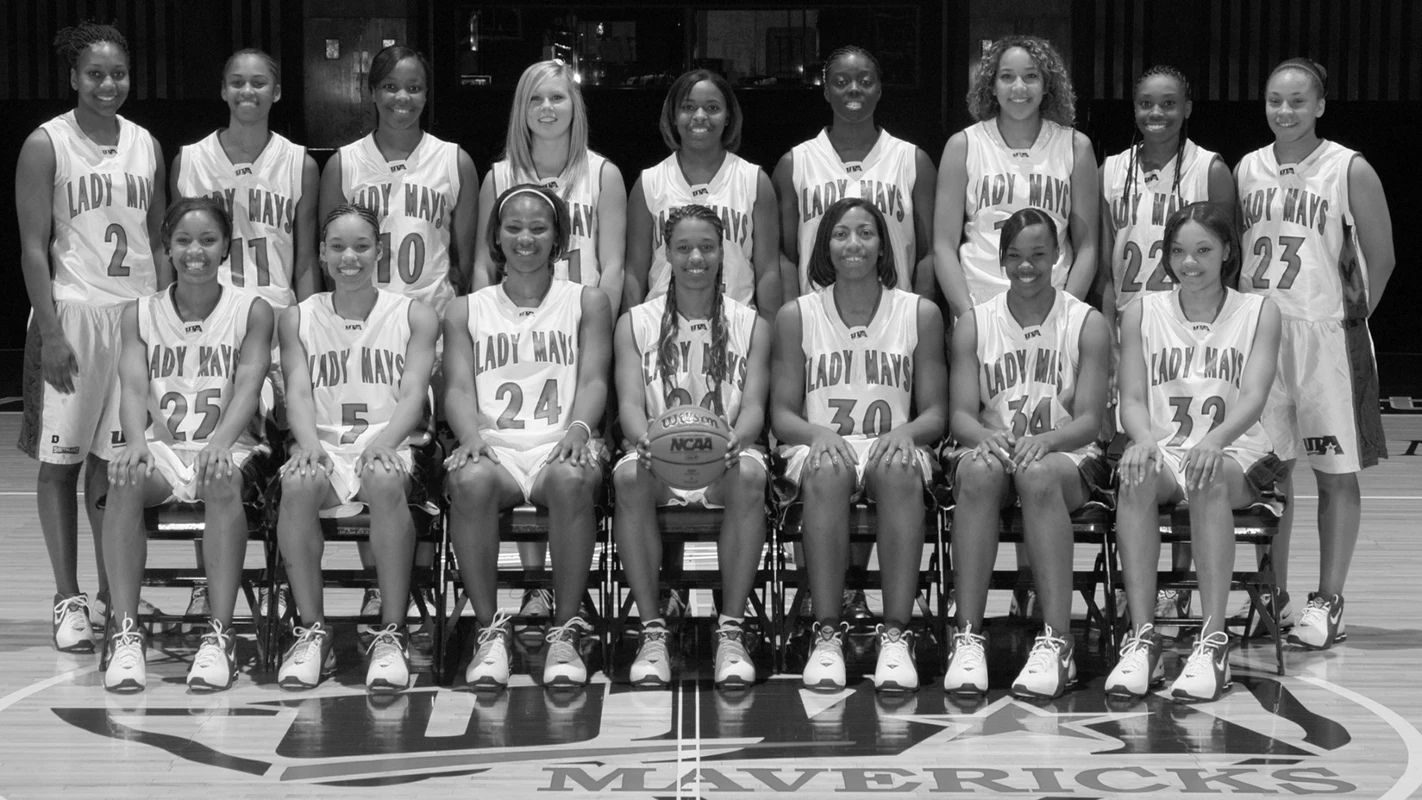 2005-06 women's basketball team photo