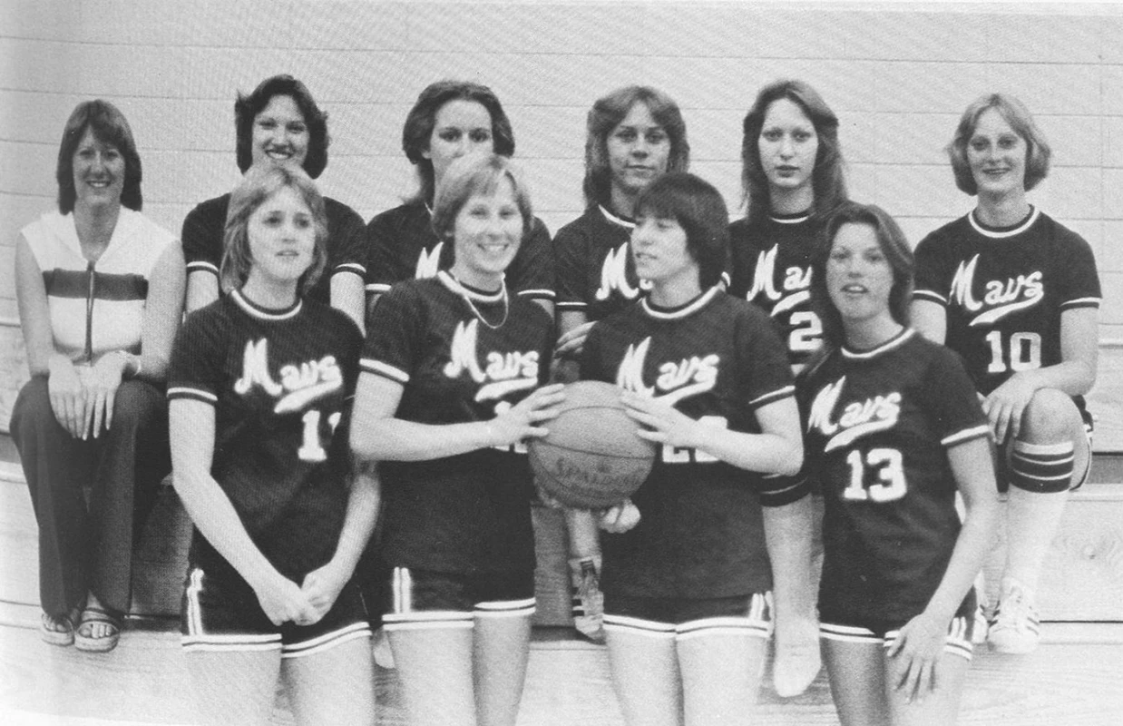 1976-77 WBB team photo