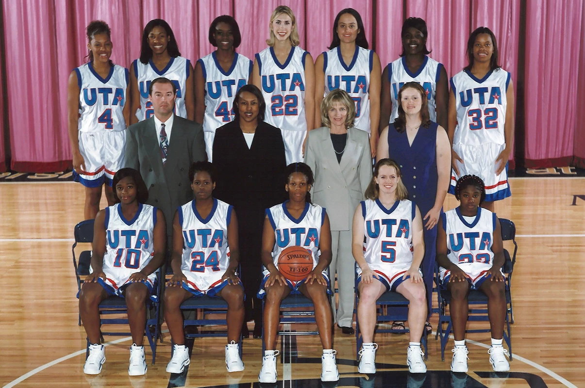 2000-01 WBB team photo 2
