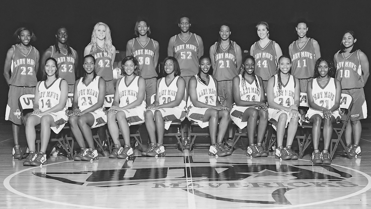 2003-04 WBB team photo