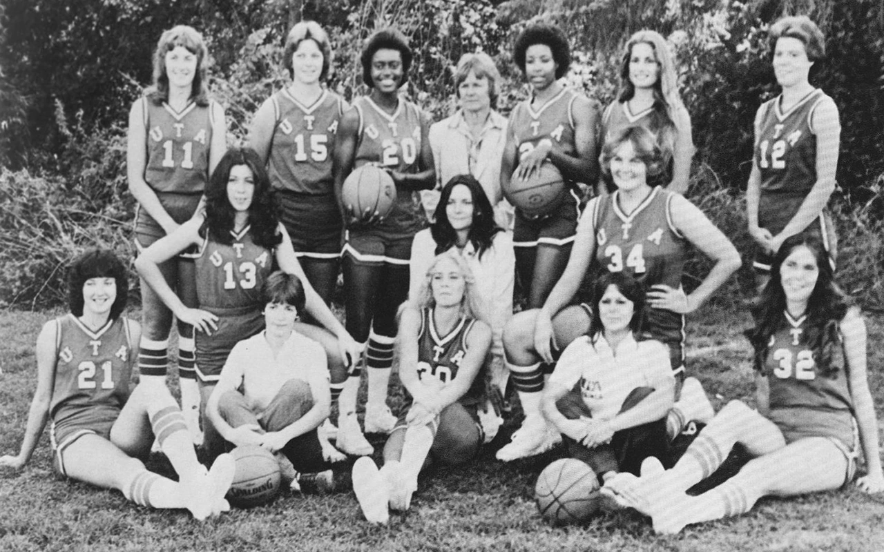 1980-81 WBB team photo