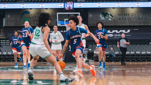Nya Threatt Dribbling
