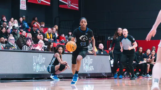Gia Adams Dribbling In Seattle