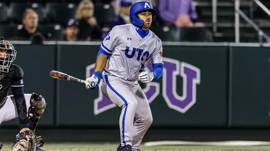 JD Moreno Swinging
