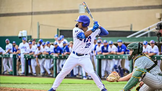 Moreno about to swing