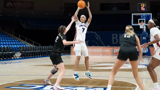 Zoe Nelson Shoots Over Utah Tech Defender