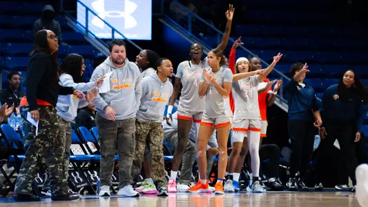 Bench Three Point Celey vs Wyoming