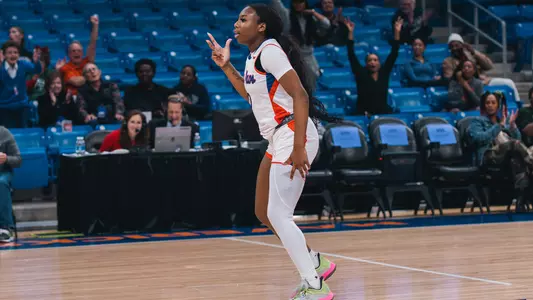 Kali Haizlip Three Point Celebration
