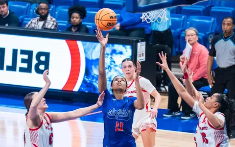 Kira Reynolds shooting a jumper 25-26
