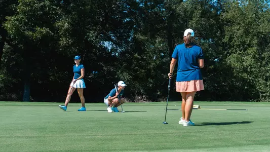 Women's golf on the green