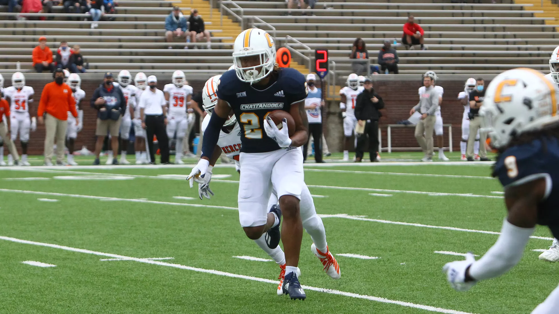 Jamoi Mayes.