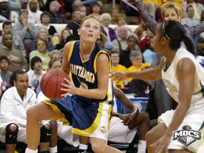 Chattanooga downs Elon 68-53 to improve to 13-3 and 5-0 in Southern Conference