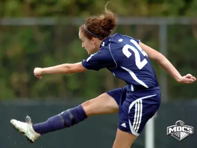 Junni Nabs 13 Saves in Lady Mocs 4-1 Loss to UNCG