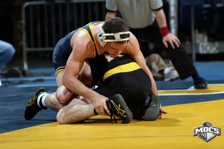 Mocs Split Matches in Sunday Duals