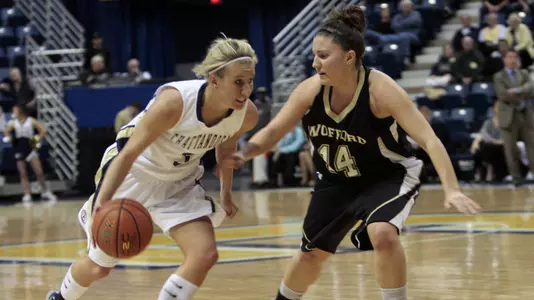 Lady Mocs Outrun Terriers 89-71