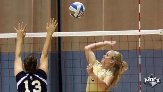 Lady Mocs Defeated by Cougars, 3-0