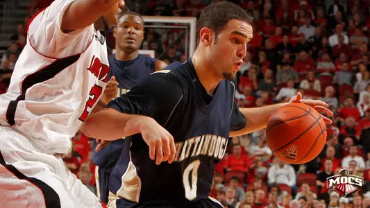 Chattanooga Basketball Falls at Louisville
