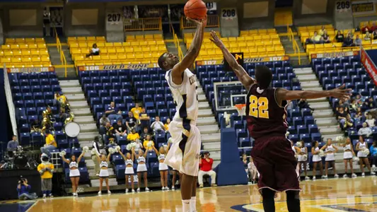 Chattanooga Romps Hiwassee 95-41 behind Taylor?s 21
