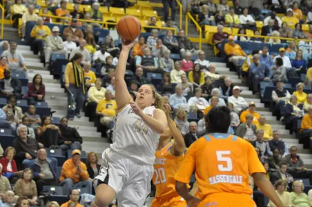 Dewart leads Lady Mocs in Loss at Auburn