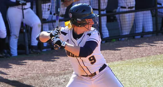 Softball Earns Split Saturday in Clermont, Fla.