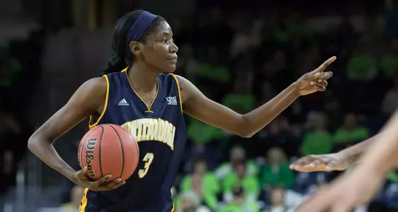 Joyner Sets Block Record in Loss at Notre Dame