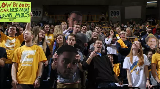 The crowd topped 5,000 tonight.