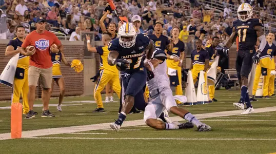 Price (#23) runs in a first quarter touchdown for Chattanooga Mocs.