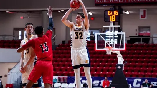 Men’s Basketball Opens SoCon Play with Tough Loss Image