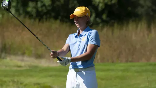 Dorota Zalewska goes through her pre-shot routine at Vanderbilt.