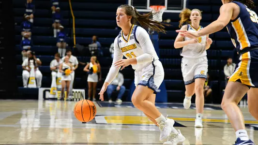 Addie Grace Porter had a game-high 5 steals against Murray State