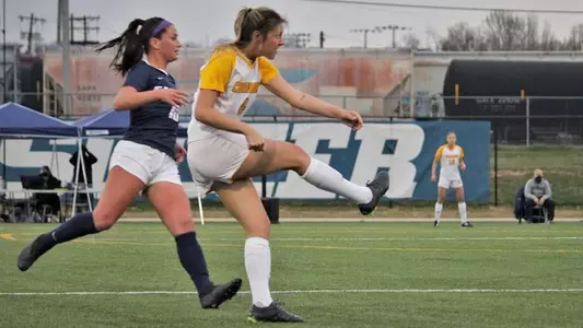 Lauren Dluzewski kicks the ball.