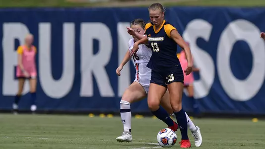 Mackenzie Smith fights off Auburn defender