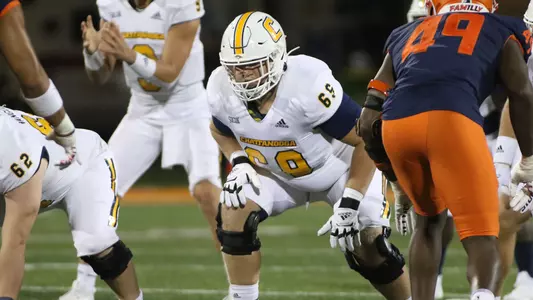 Lucas Lavin prepares for the snap at Illinois.