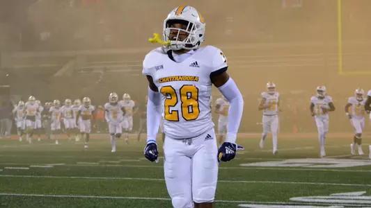 Jordan Walker takes the field in the 2022 trip to Illinois.
