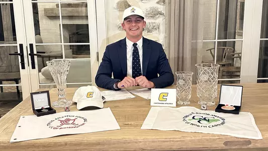 Ward Harris signs his NLI with men's golf.