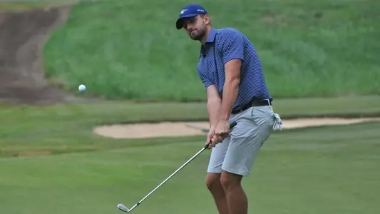 Leon Bader chips on the green at Black Creek.