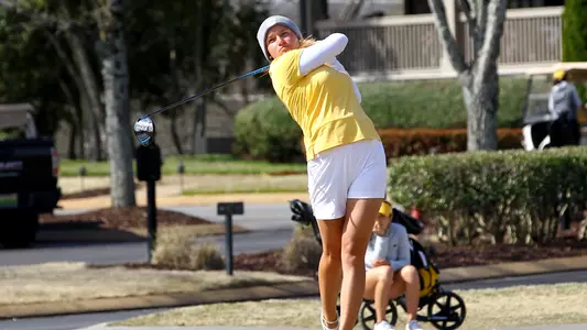 Carolina Hortian off the tee at Council Fire.