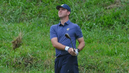 Connor Nolan chips to the green at Black Creek