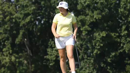 Megan Docherty reads the green at the Mercedes-Benz Collegiate.