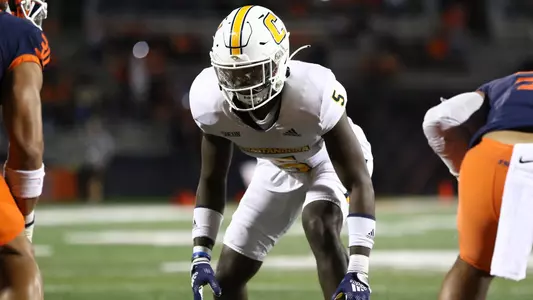 CaMiron Smith awaits the snap at Illinois