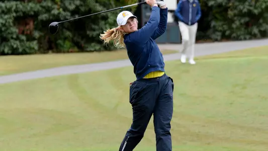Kera Healey tees off in the final round of the Mercedes-Benz Collegiate