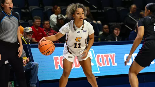 Caia Elisaldez runs the offense from the right wing