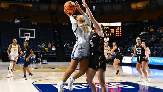 Caia Elisaldez gets the winning layup against North Alabama