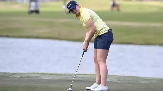 Kera Healey lines up a birdie putt during the final round at Tulane