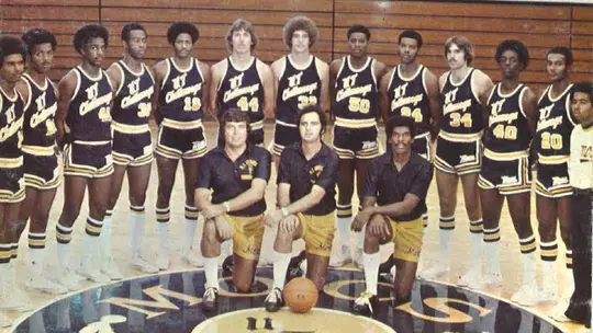 1977 Men's Basketball Team Photo