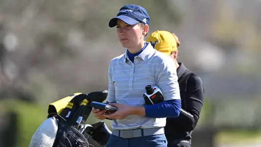 Dorota Zalewska checks out her yardage book contemplating what's next at Tulane